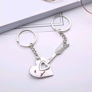 móc khóa inox cặp đôi giá sỉ 16k 1 cặp 2 cái khuyến mãi thêm 1 vòng đeo tay màu đỏ kèm mặt đồng xu kim loại