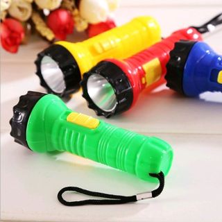 Đèn pin siêu sáng sẵn pin luôn có sẵn nha các bạn