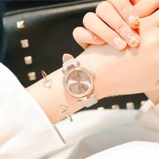 ĐỒNG HỒ MẪU MỚI SANG TRỌNG