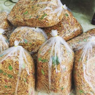 Sỉ khô gà lá chanh 160k