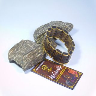 Vòng tay trầm hương sánh chìm bọc vàng