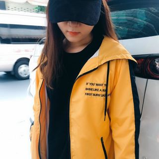 Áo Khoác Dù Phối 2 thêu chử đang rất chạy