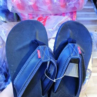 Dép kẹp levis