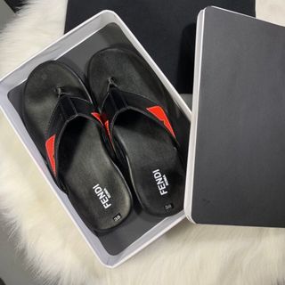 DÉP MẮT MÈO XỎ NGÓN