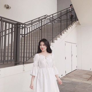 đầm dạo phố bèo trắng tinh khôi