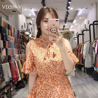 ĐẦM HOA XÒE KHOÉT VAI CỔ NƠ