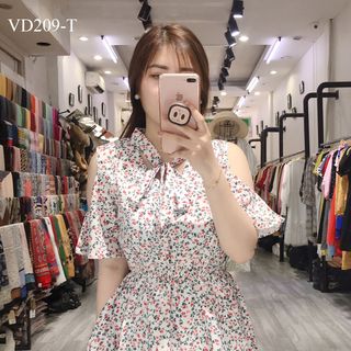 ĐẦM HOA XÒE KHOÉT VAI CỔ NƠ