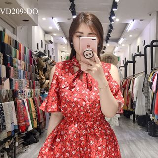 ĐẦM HOA XÒE KHOÉT VAI CỔ NƠ