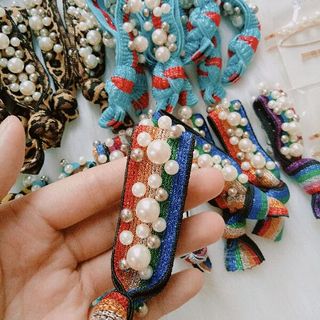 Cột tóc thổ cẩm da beo