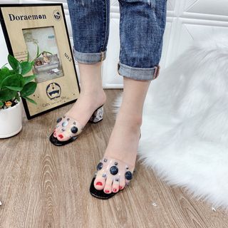 Dép đính phụ kiện