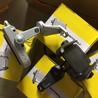 GIÁ ĐỠ ĐIỆN THOẠI MOTOWOLF