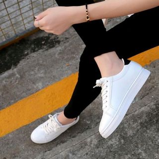 giày sneaker trắng