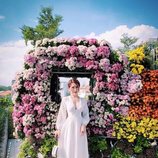 Đầm Maxi Cổ V Tay Dài