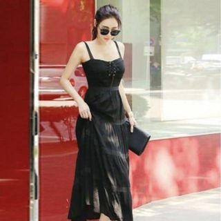 Đầm Maxi Đục Lỗ Đen