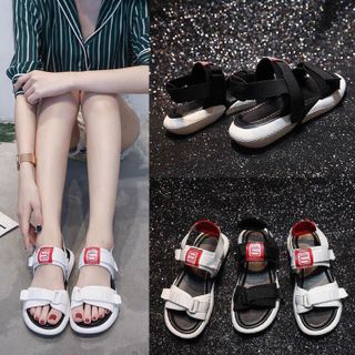 dép quai hậu nữ mẫu 2019 màu đen và trắng sezi 35 đến 39