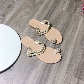 Dép đính Ngọc