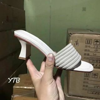 dép cao gót nữ2 màu đen và trắng
