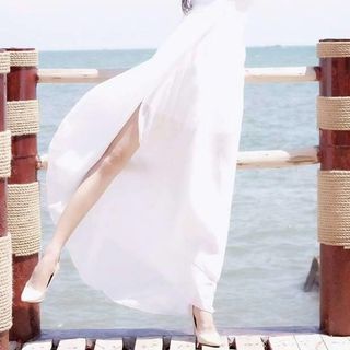 Đầm Maxi Cổ Yếm Xẻ Tà
