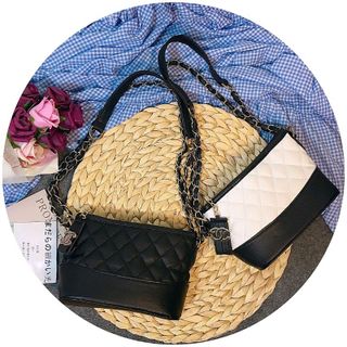 Túi xách Hobo Ngọc Trinh