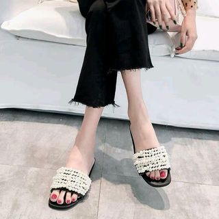 dép xỏ ngón ngọc