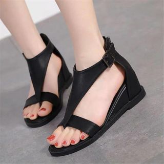 Sandal đế xuồng xỏ ngón chữ V