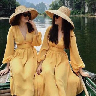 Đầm Maxi Cổ V Tay Dài