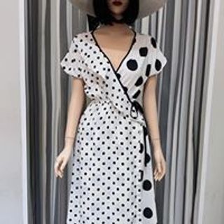 ĐẦM CHẤM BI CỔ V