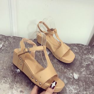 Giày sandal xuồng đinh