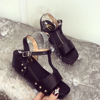 Giày sandal xuồng đinh