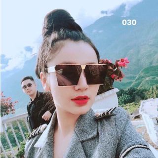 Mắt kinh thoi trang
