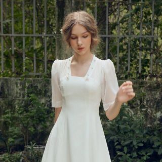 ĐẦM CỔ VUÔNG TAY LỬNG
