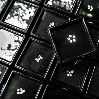 Trọn bộ 5 viên đá dán răng 25ly loại vừa