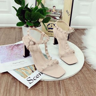 Giày sandal đinh