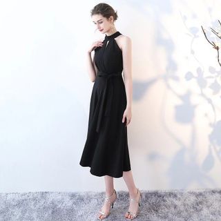 ĐẦM DỰ TIỆC CỔ YẾM