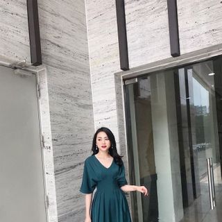 ĐẦM XÒE CỔ V CHIẾT EO