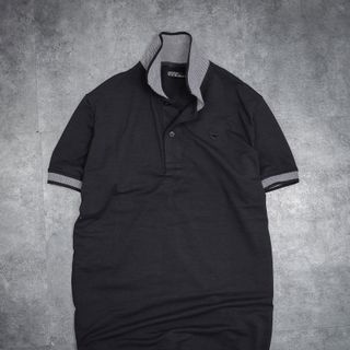 Áo thun cổ bẻ xước - B018