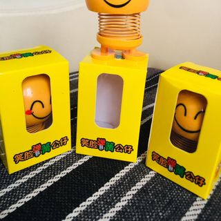 Emoji lò xo trang trí