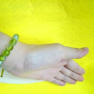 chuỗi đeo tay phong thủy hạt đá tuyết 8li đẹp