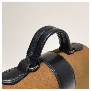 Túi Đeo Chéo Da Lộn D8438