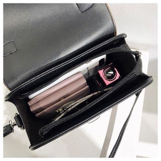 Túi Đeo Chéo Da Lộn D8438