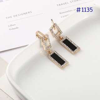 ah1135- bông tai vuông đen