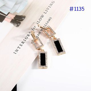 ah1135- bông tai vuông đen