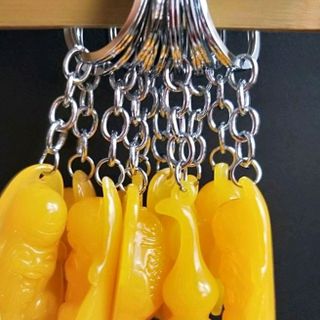 móc khóa màu vàng đủ mẫu