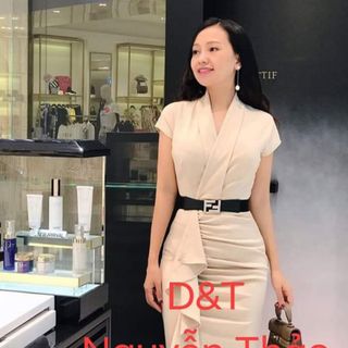 Đầm ôm cổ vê bèo đùi
