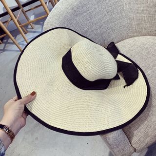 Nón vành rộng nơ đi biển