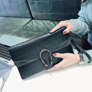 Clutch Da Vân Rắn Khóa Rồng Sang Trọng D8411