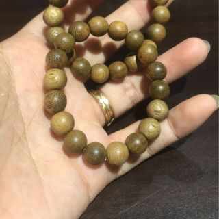 Vòng tay trầm hương size 10 MM tự nhiên