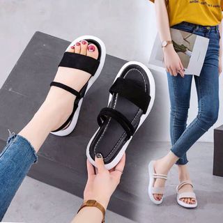 Dép mang hai kiểu