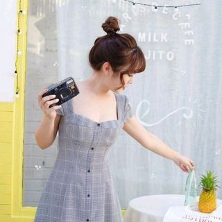 Đầm caro cổ vuông hot hit