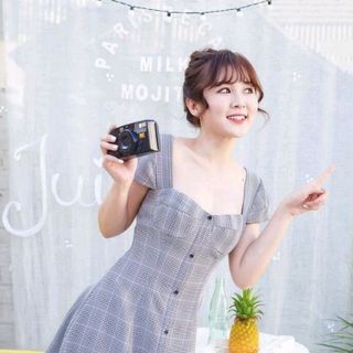 Đầm caro cổ vuông hot hit